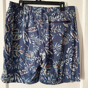 Men’s swim shorts tropical pattern